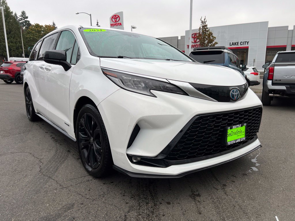 Used 2021 Toyota Sienna XSE w/ XSE Plus Package FWD image 1