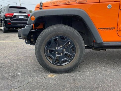 Used 2013 Jeep Wrangler Unlimited Sahara image 35