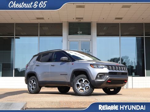 Used 2022 Jeep Compass Trailhawk w/ Trailhawk Convenience Group AWD/4WD image 2