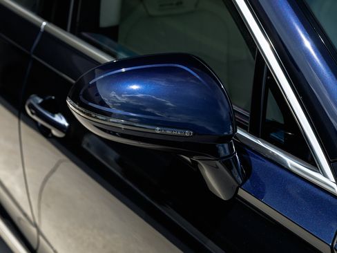 Certified 2024 Bentley Flying Spur V8 image 11