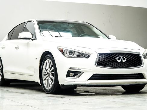 Used 2018 INFINITI Q50 Luxe w/ Essential Package (3.0T Luxe) RWD image 4