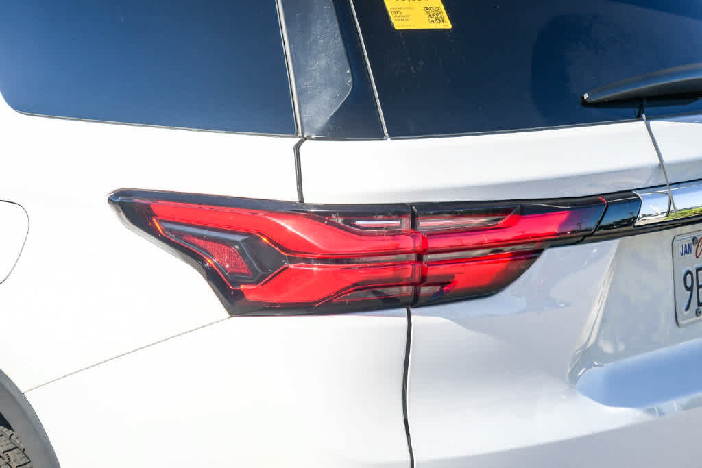 Used 2023 Chevrolet Traverse LT FWD image 6