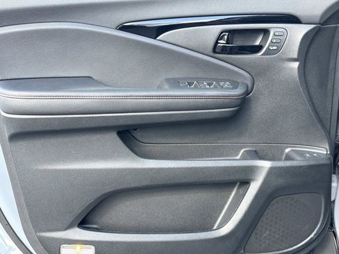 Used 2024 Honda Passport Black Edition image 17