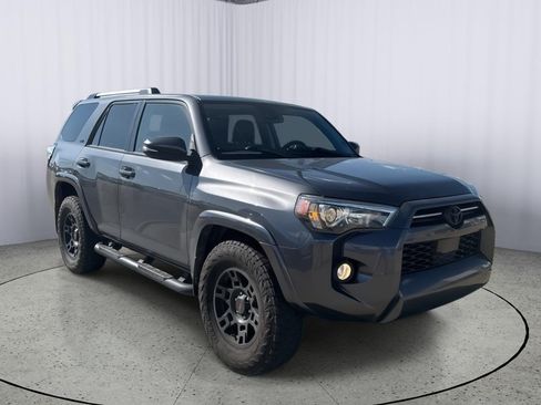 Used 2020 Toyota 4Runner SR5 Premium RWD image 3