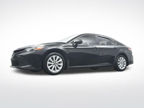 Used 2019 Toyota Camry LE image 32