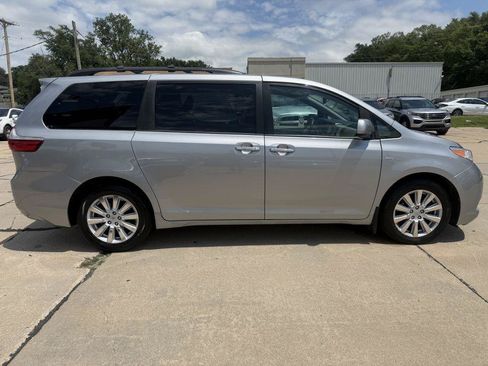 Used 2017 Toyota Sienna XLE Premium w/ Outdoor Package AWD/4WD image 7