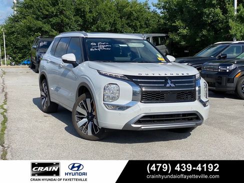 Used 2025 Mitsubishi Outlander SEL FWD image 1