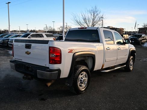 Used 2011 Chevrolet Silverado 2500 LT w/ Interior Plus Package image 5