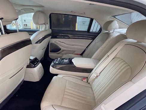 Used 2017 Genesis G90 3.3T Premium image 9