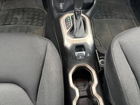 Used 2015 Jeep Renegade Latitude w/ Popular Equipment Group image 15