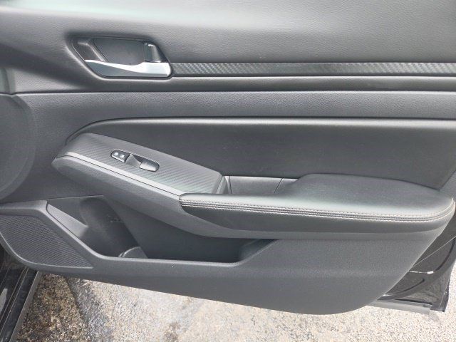Used 2025 Nissan Altima 2.5 SV FWD image 40