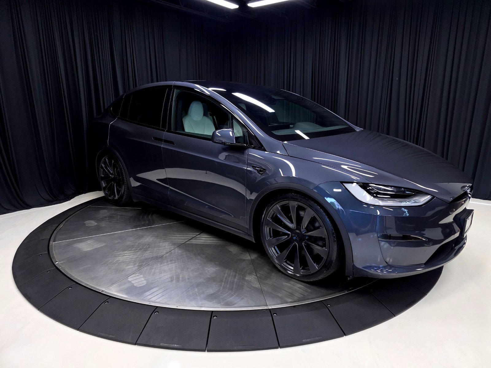 Used 2023 Tesla Model X AWD/4WD image 9