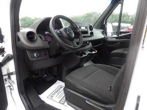 Used 2023 Mercedes-Benz Sprinter 2500 image 17