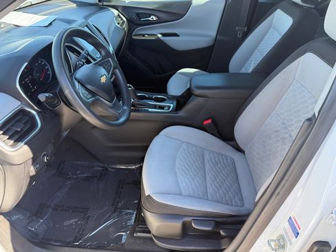 Used 2018 Chevrolet Equinox LS image 19