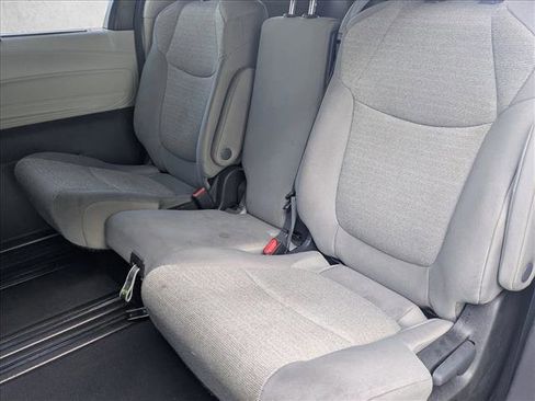 Used 2024 Toyota Sienna LE image 17