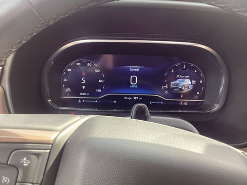 Used 2024 Chevrolet Tahoe High Country w/ Advanced Technology Package image 21