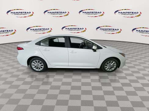 Used 2021 Toyota Corolla LE w/ LE Convenience Package FWD image 9