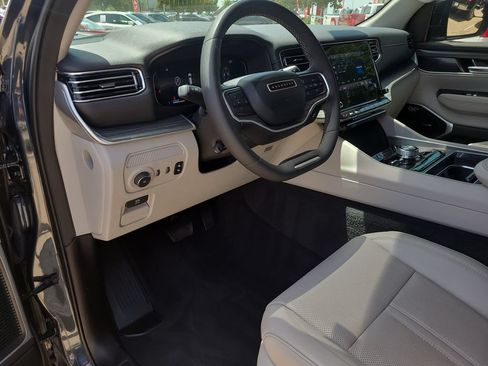 Used 2024 Jeep Wagoneer Series II AWD/4WD image 16