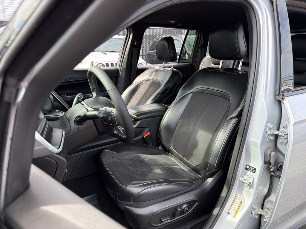 Used 2024 Jeep Grand Cherokee Altitude RWD image 24