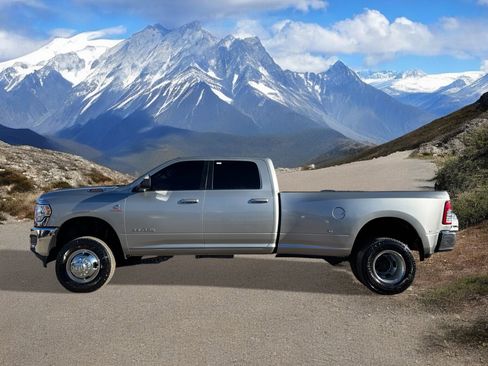 Used 2021 RAM 3500 Big Horn image 2