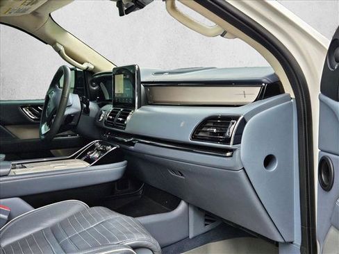Used 2019 Lincoln Navigator Black Label AWD/4WD image 18