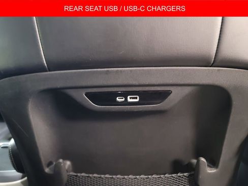 Used 2024 Chrysler Pacifica Touring-L image 9