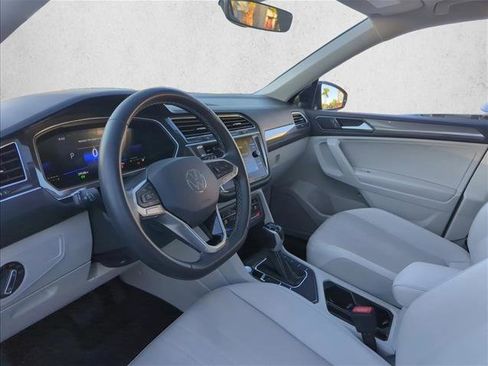 Used 2023 Volkswagen Tiguan SE w/ Panoramic Sunroof Package image 8