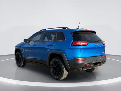 Used 2017 Jeep Cherokee Trailhawk w/ Comfort/Convenience Group AWD/4WD image 4