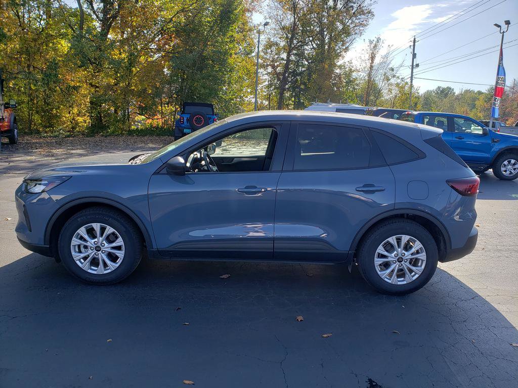 Used 2025 Ford Escape Active w/ Cold Weather Package FWD image 9