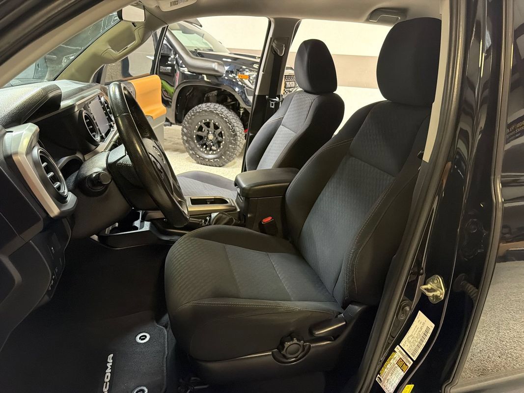 Used 2020 Toyota Tacoma SR5 RWD image 25
