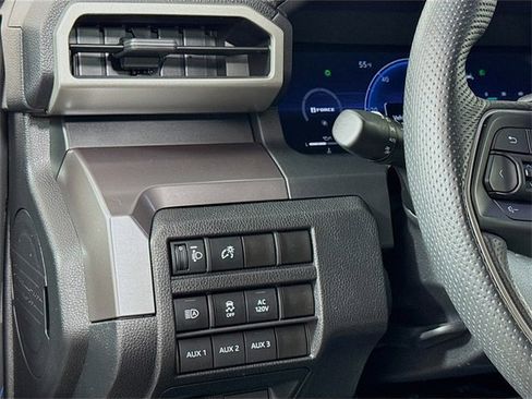 Used 2025 Toyota Tacoma TRD Sport image 19