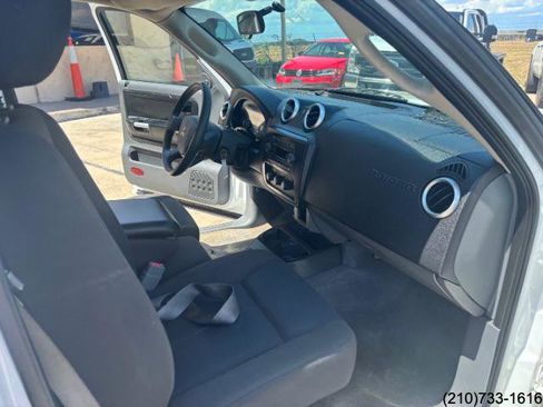 Used 2006 Mitsubishi Raider LS image 23