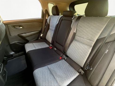 Used 2022 Nissan Rogue SV image 26