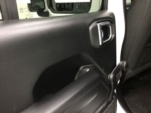 Used 2021 Jeep Gladiator Sport image 11