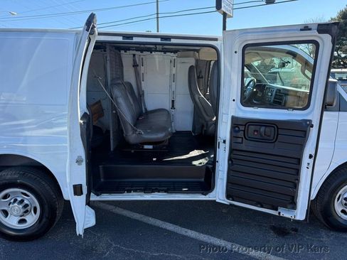 Used 2017 Chevrolet Express 2500 image 18
