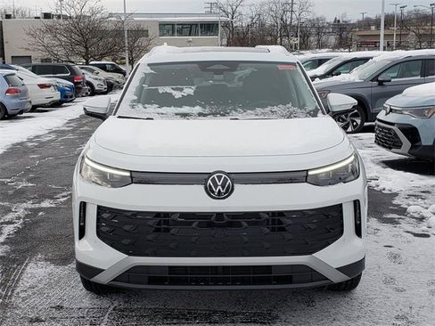 New 2025 Volkswagen Tiguan SE image 5