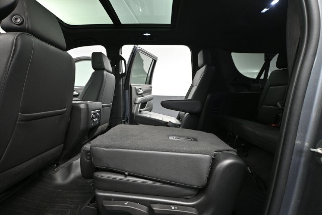 Used 2022 Chevrolet Suburban Z71 w/ Off-Road Capability Package AWD/4WD image 35