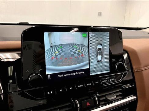 New 2025 Nissan Pathfinder Platinum image 6