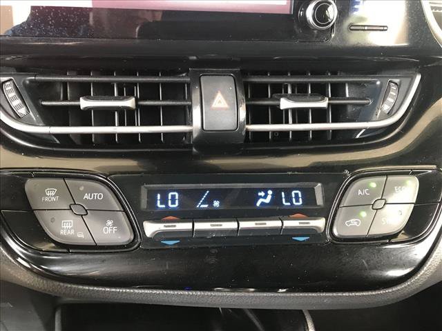 Used 2019 Toyota C-HR XLE FWD image 18
