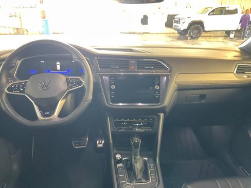 Used 2022 Volkswagen Tiguan SE R-Line image 18