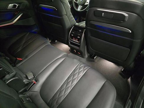Used 2026 BMW X7 M60i image 11