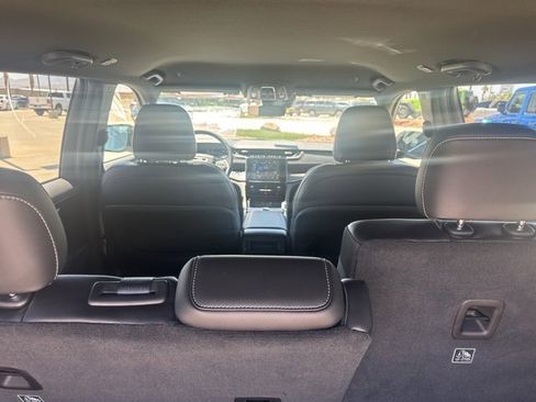 New 2025 Jeep Grand Cherokee Altitude image 6