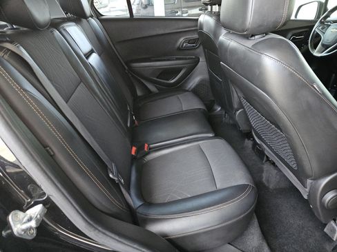 Used 2020 Chevrolet Trax LT w/ LT Convenience Package image 31