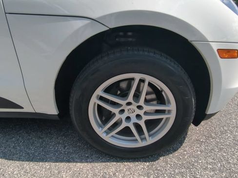 Used 2018 Porsche Macan AWD/4WD image 12
