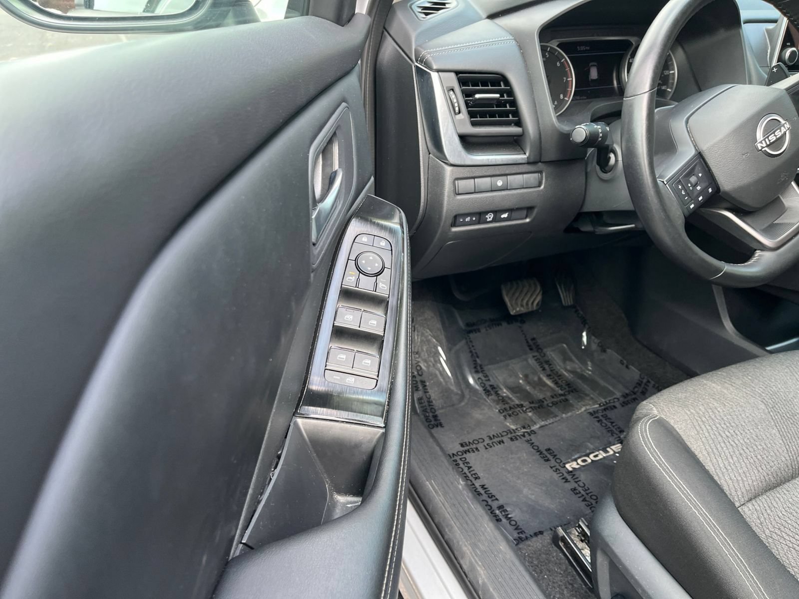 Used 2025 Nissan Rogue SV AWD/4WD image 21