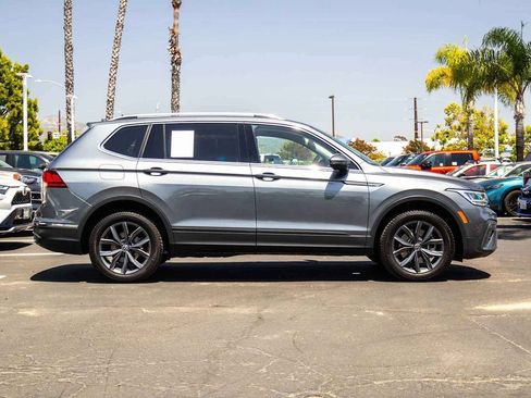 Used 2022 Volkswagen Tiguan SE w/ Panoramic Sunroof Package AWD/4WD image 9