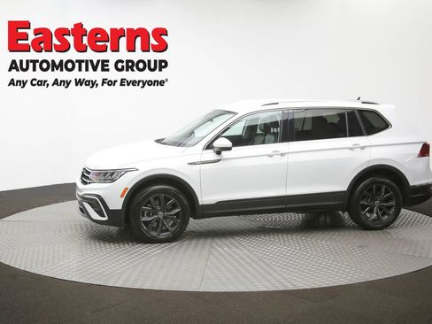 Used 2024 Volkswagen Tiguan SE image 58