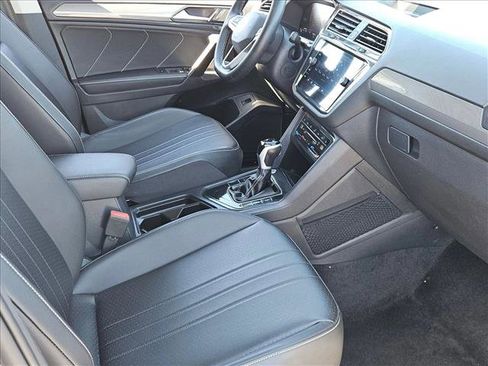Used 2024 Volkswagen Tiguan SE image 20
