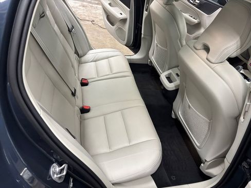 Certified 2025 Volvo V60 B5 Cross Country Plus image 16