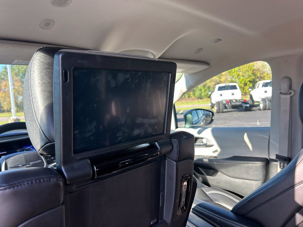 Used 2023 Chrysler Pacifica Touring-L w/ Uconnect Theater Family Group AWD/4WD image 8